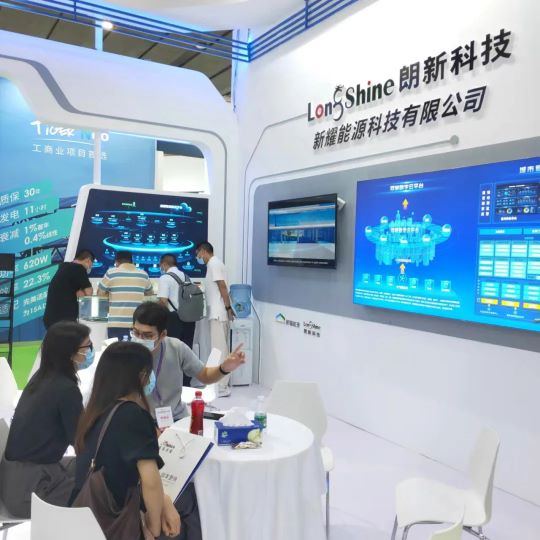 环球360新耀亮相天下太阳能光伏工业展览会，，，，，荣膺光伏行业优质企业奖