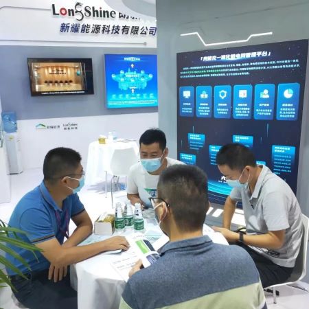 环球360新耀亮相天下太阳能光伏工业展览会，，，，，荣膺光伏行业优质企业奖